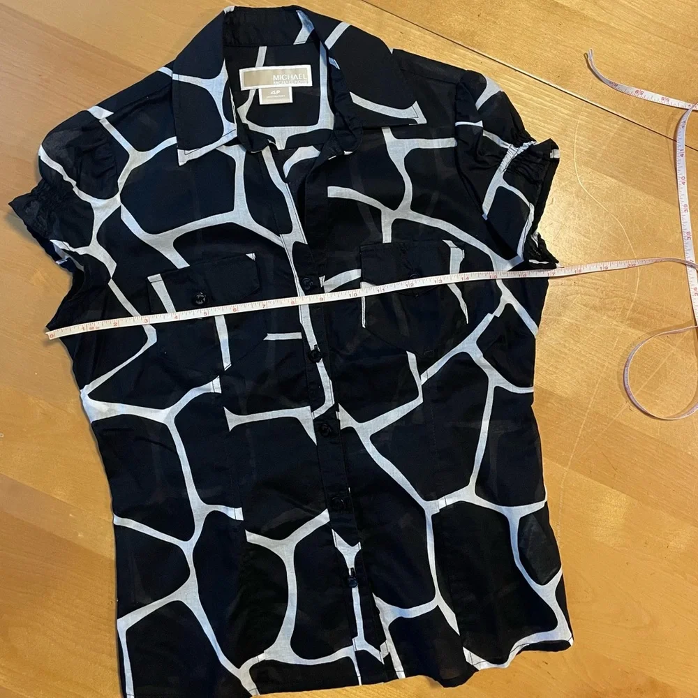 Michael Michael Kors Black and White Print Button Down Top Size 4P - Picture 11 of 11